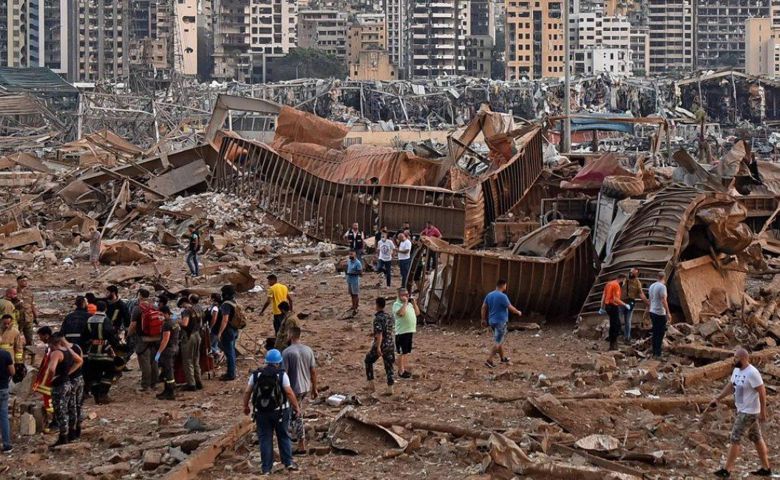 Explosão em Beirute deixa milhares de mortos e feridos