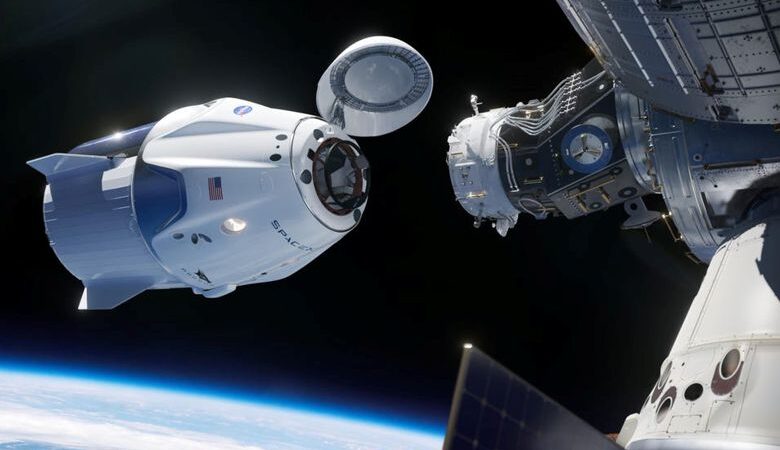 Astronautas da NASA e da Crew Dragon voltam da SpaceX para casa