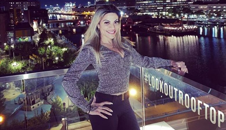 Viviane Ferreira em happy hour no Lookout Rooftop em Boston