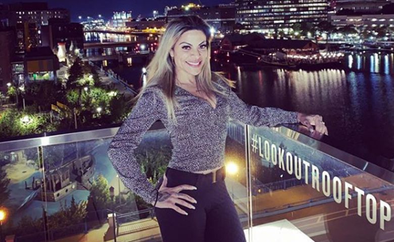 Viviane Ferreira em happy hour no Lookout Rooftop em Boston