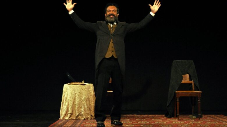 O espetáculo Luiz Gama – Uma Voz pela Liberdade reestreia no Teatro PetraGold