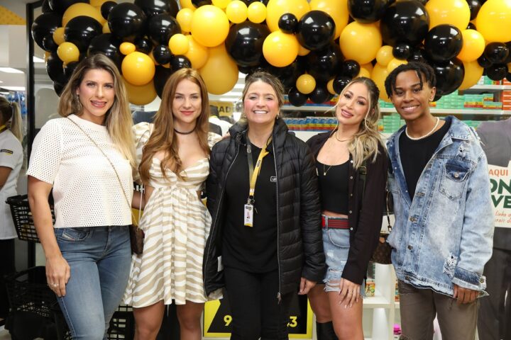 Celebridades prestigiam inauguração da Ultrafarma na Paulista