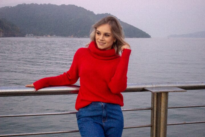 Cantora paraguaia Raffa Konzen lança novo clipe “Amor em Alto Mar”