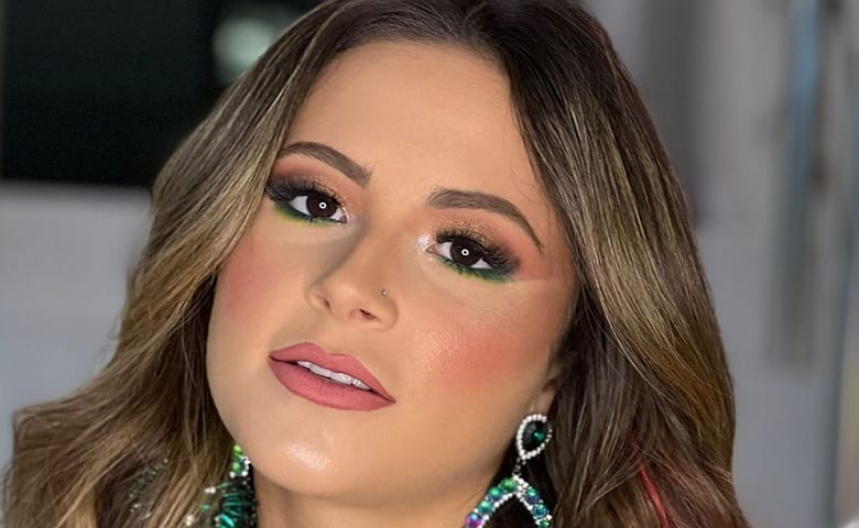 Ex-Miss Brasil Teen Nathalia Valente comemora 1 milhão no Instagram