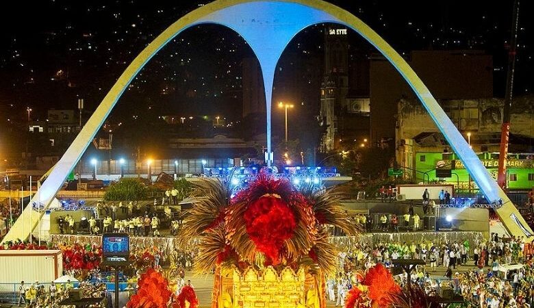 Rio sem carnaval de rua mas com desfile na Sapucaí