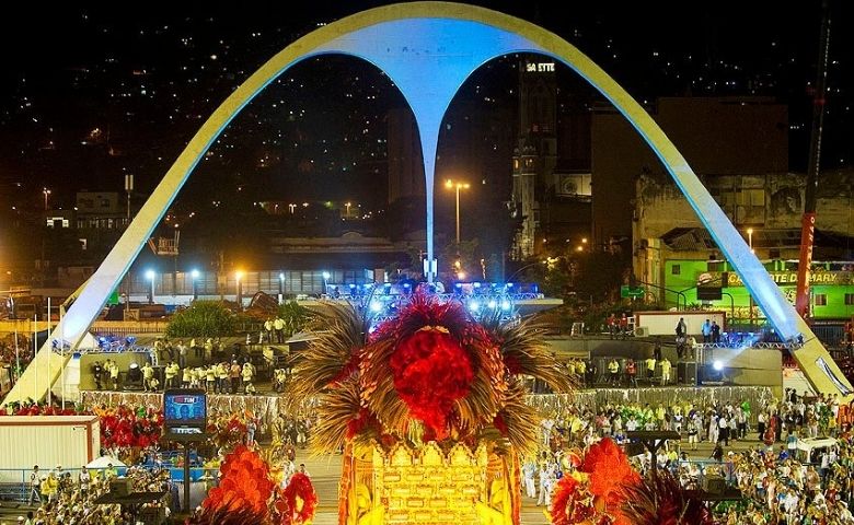 Rio sem carnaval de rua mas com desfile na Sapucaí