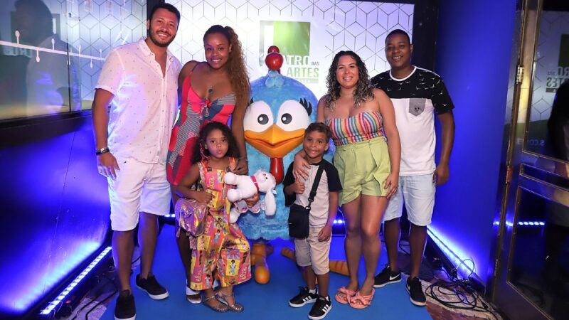 Roberta Rodrigues se emociona com volta ao Teatro