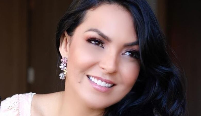 Apresentadora Gardênia Cavalcanti em novo formato na Band