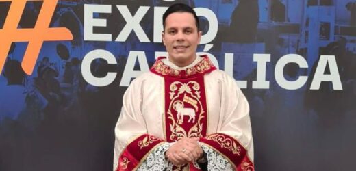 Padre Cleber Leandro realizou a Santa Missa na ExpoCatólica 2022
