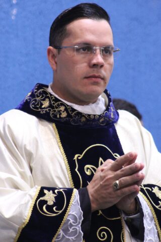 Padre Cleber Leandro realizou a Santa Missa na ExpoCatólica 2022
