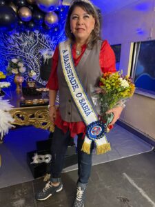 Roberta Miranda é coroada "A Majestade, o Sabiá" na Escola Pérola Negra, em SP