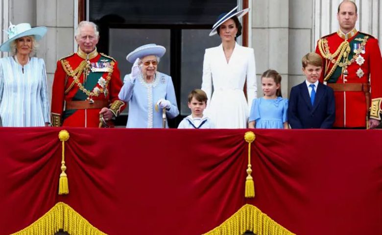 Rainha Elizabeth II da Inglaterra e do Reino Unido morre aos 96 anos