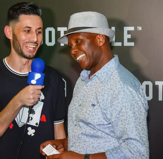 Leozera entrevistando o ex jogador Wladimir do Corinthians (Foto: Corroh Gomes Fotógrafo) 