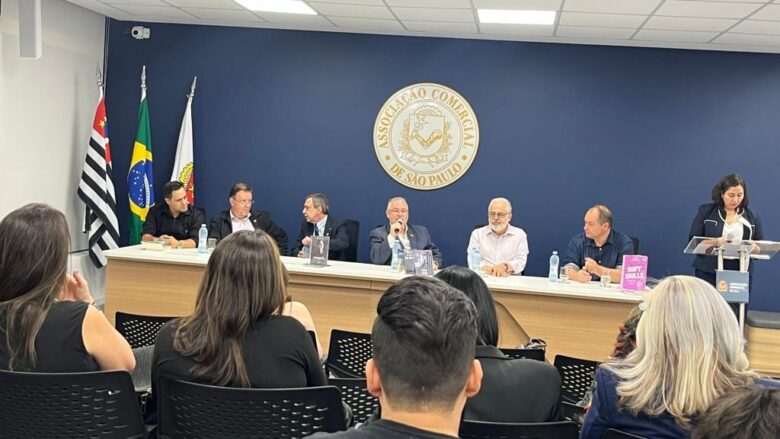 Do escuro à luz: Djalma Vedrano compartilha sua jornada no livro