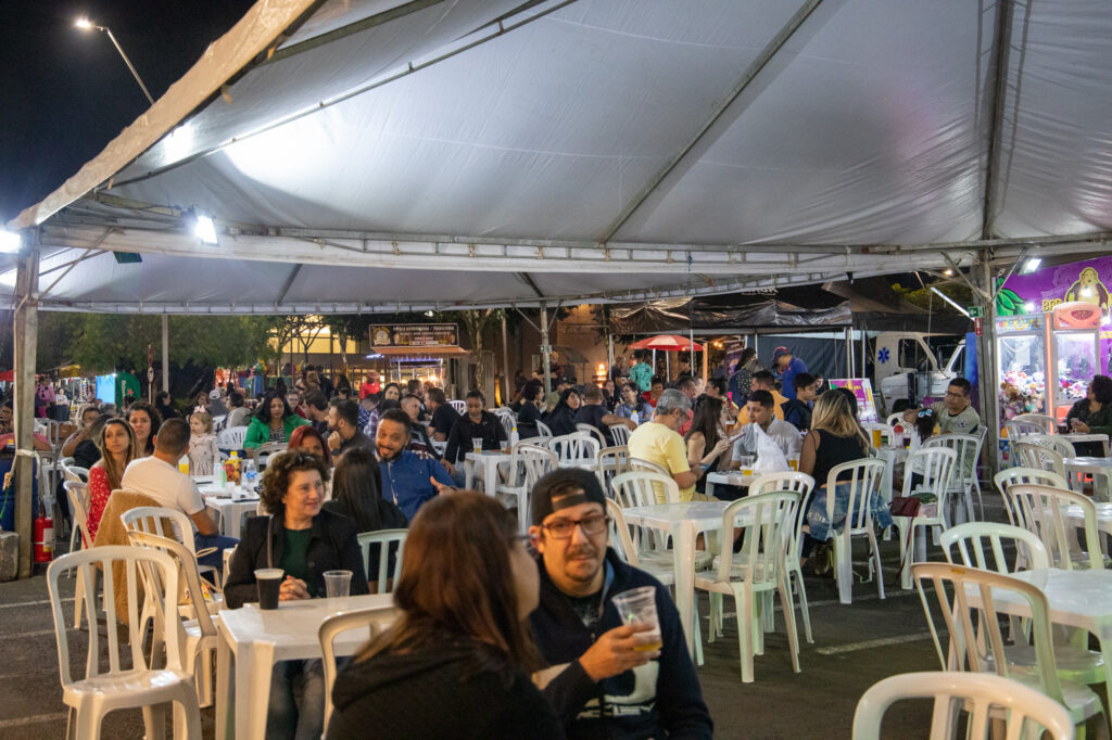 Sabor em Festa: O PorkFest Anima Salto de Pirapora com Três Dias de Música e Diversão