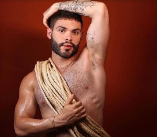 Arthur Aguiar, o digital influencer, ganha destaque nas redes sociais