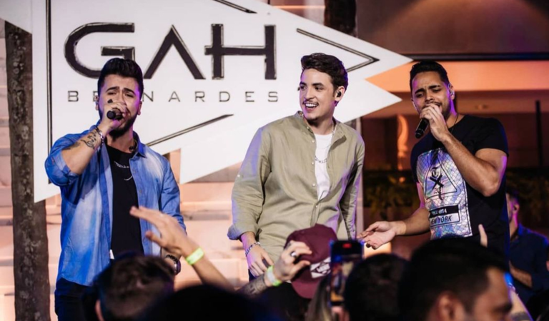 Gah Bernardes celebra mais de 10 milhões de reproduções nas plataformas com hit "Sem Sinal"
