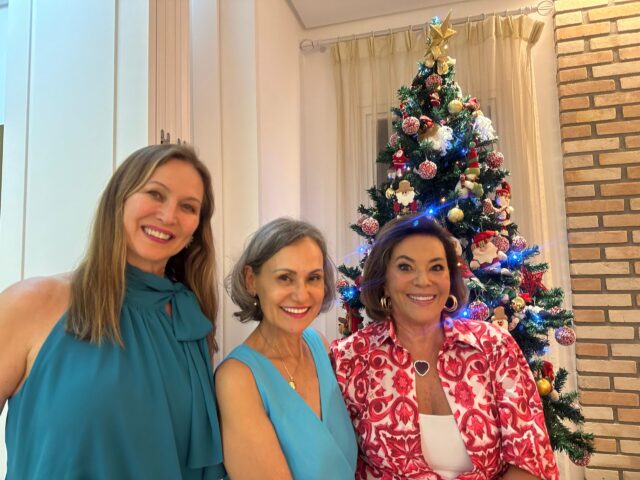 Faa Morena recebe amigas para celebrar aniversário, entre elas Adriana Colin e Beth Szafir