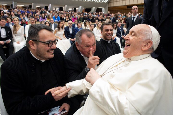 Sidney Oliveira inicia 2024 com nova bênção do Papa Francisco