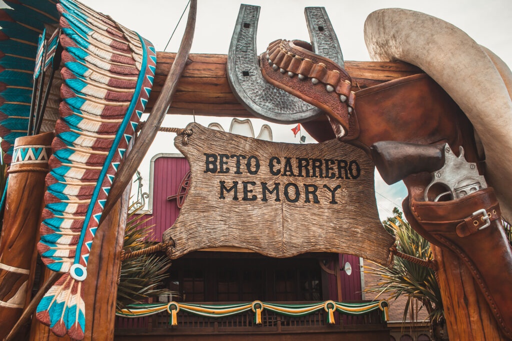 Beto Carrero World comemora 32 anos com novo show e personagens!