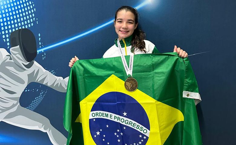 Eduarda Nascimento brilha no Sul Americano de esgrima