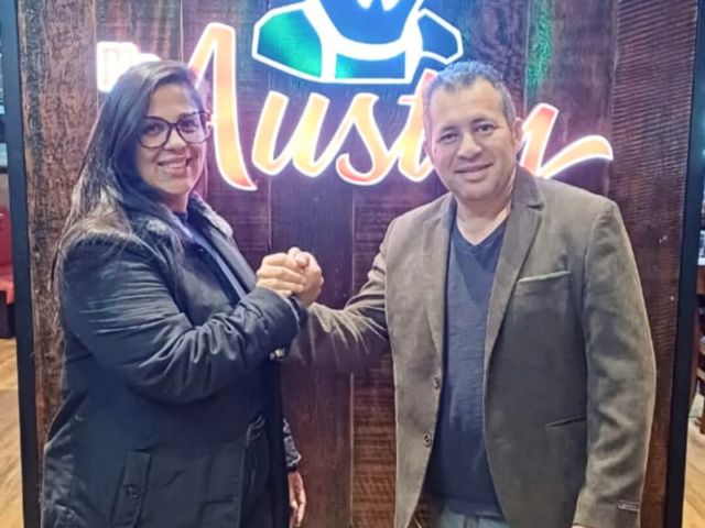 Nova Parceria de Sucesso no Mr. Austin Steakhouse Eduardo Renna e Carol Paoli da Caoli Comunicação