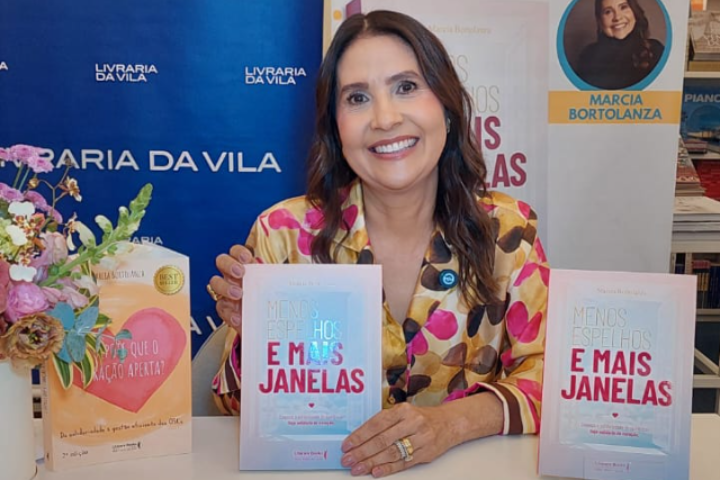 Marcia Bortolanza lança livro Menos Espelhos e Mais janelas.