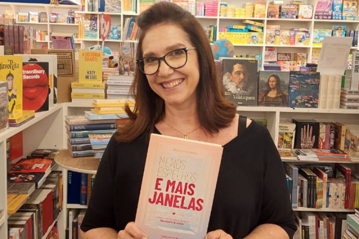 Livro Menos Espelhos e Mais janelas.