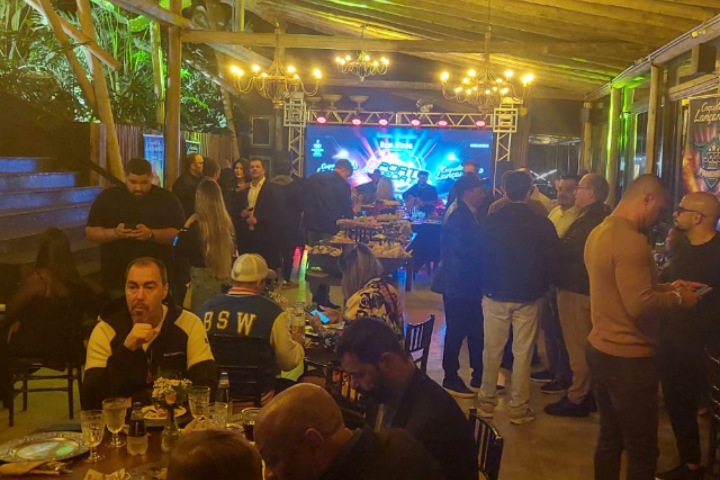 Jantar reuniu os convidados.