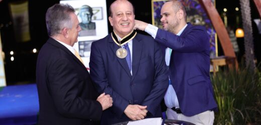 Ministro Nardes recebe Medalha Kofi Annam