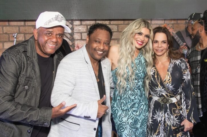 Adryana Ribeiro comemora aniversário em festa luxuosa