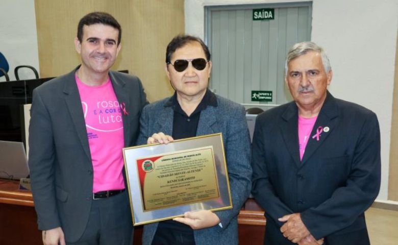 Kendi Sakamoto recebe da Câmara Municipal o Título de Cidadão Montealtense