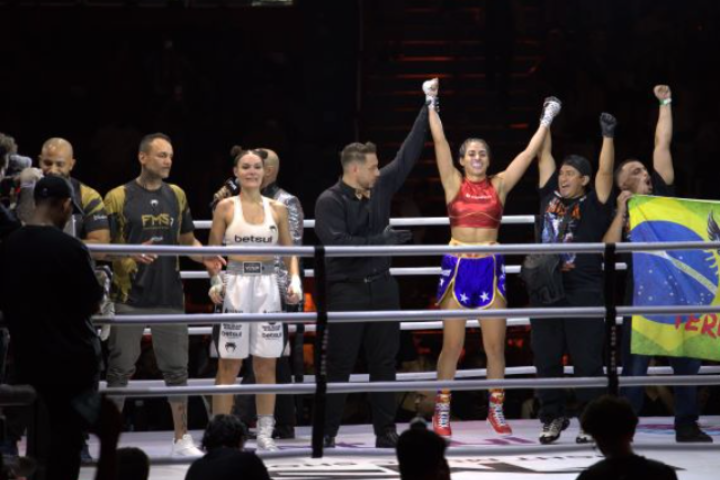 Inaê Barros venceu Fernanda Lacerda por decisão dividida (49-46, 48-49, 49-46)