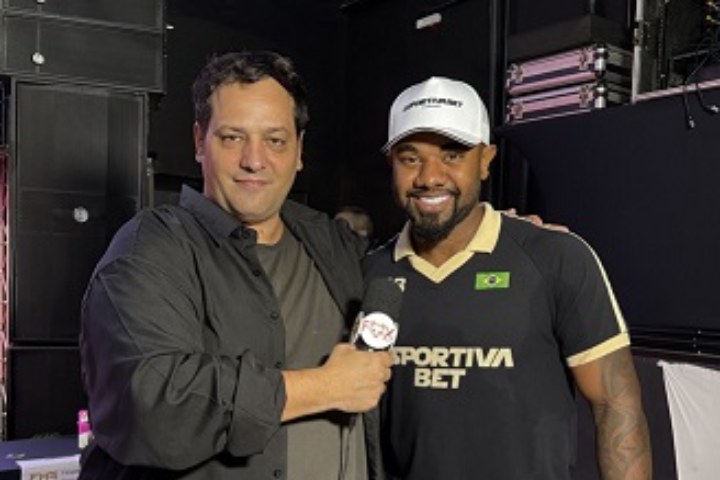 Renato Abate entrevista o ex BBB Davi Brito