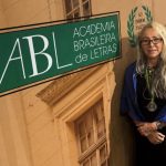 Claudia Cataldi recebe medalha da Academia Brasileira de Letras