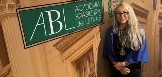 Claudia Cataldi recebe medalha da Academia Brasileira de Letras