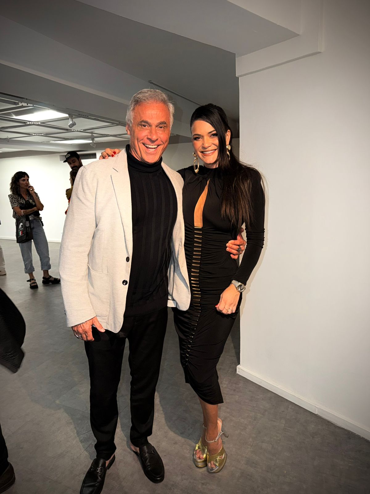Pré-estreia de “Eu Sou a Lei” reúne Fernanda Arraes e Oscar Magrini