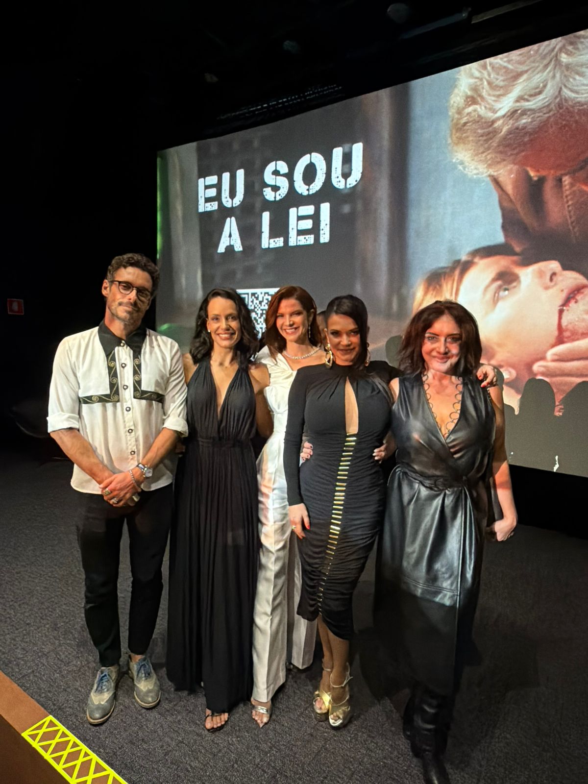 Pré-estreia de “Eu Sou a Lei” reúne Fernanda Arraes e Oscar Magrini