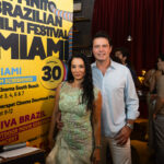 Mônica Carvalho emociona público em Miami e é aplaudida de pé em “Deixe-me Viver”